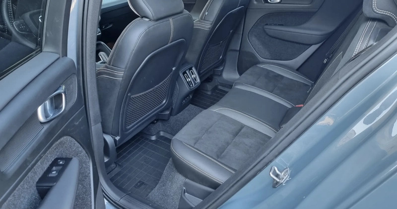 Volvo XC 40 cena 135900 przebieg: 44500, rok produkcji 2021 z Ząbki małe 191